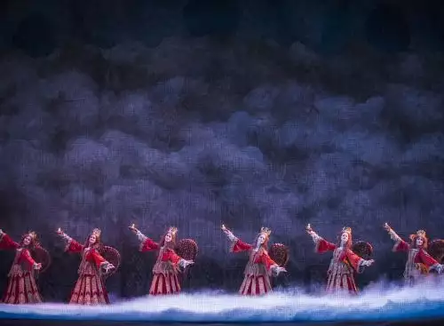RBO2627BalletDeNotenkraker_134378489171452343_big-cine_deskt.webp