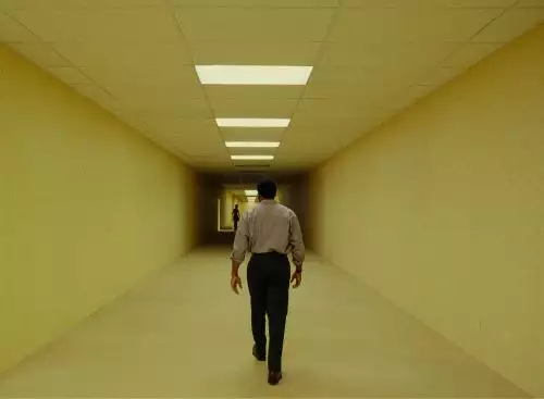 Backrooms16_134241716773134593_big-cine_deskt.webp